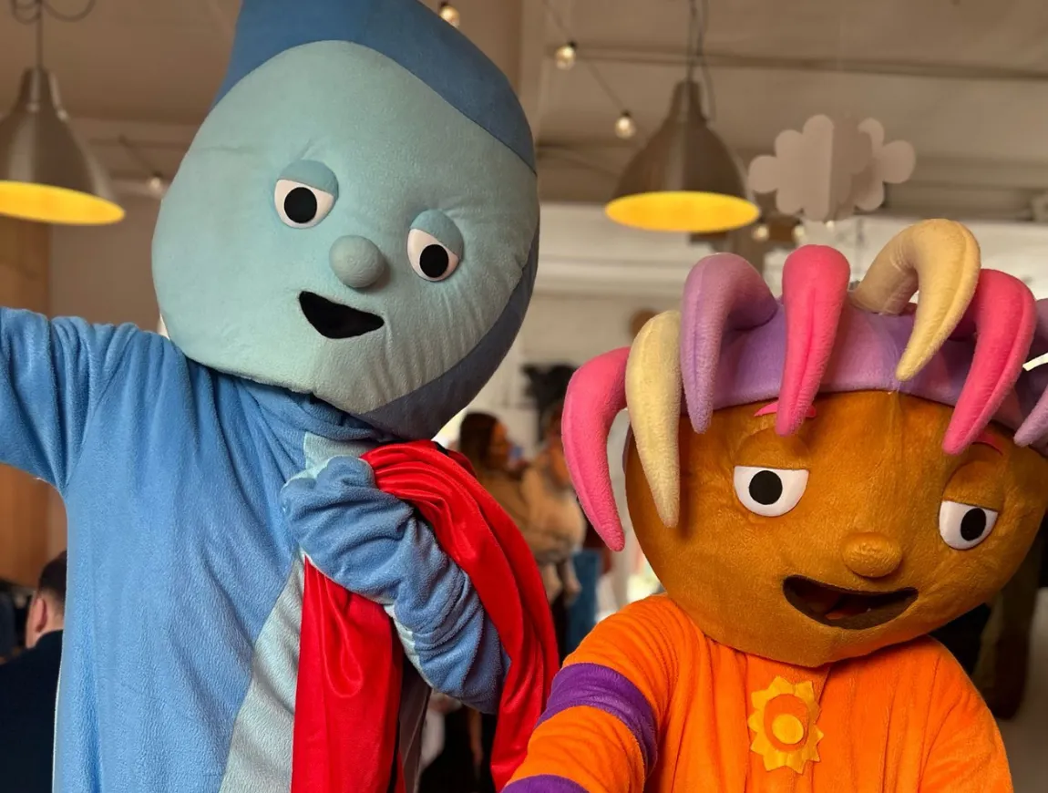 https://beentertained.premiumproductions.uk/wp-content/uploads/2026/01/Acts-Mascots-Iggle-Piggle-1.webp